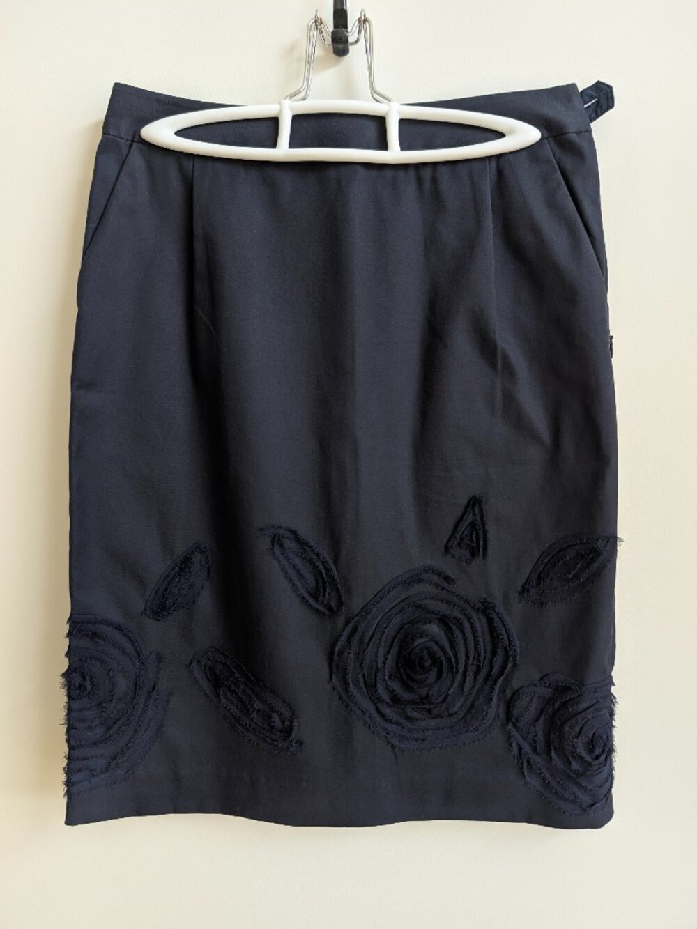 Ports International silk flowers very dark navy blue cotton pencil skirt size 4